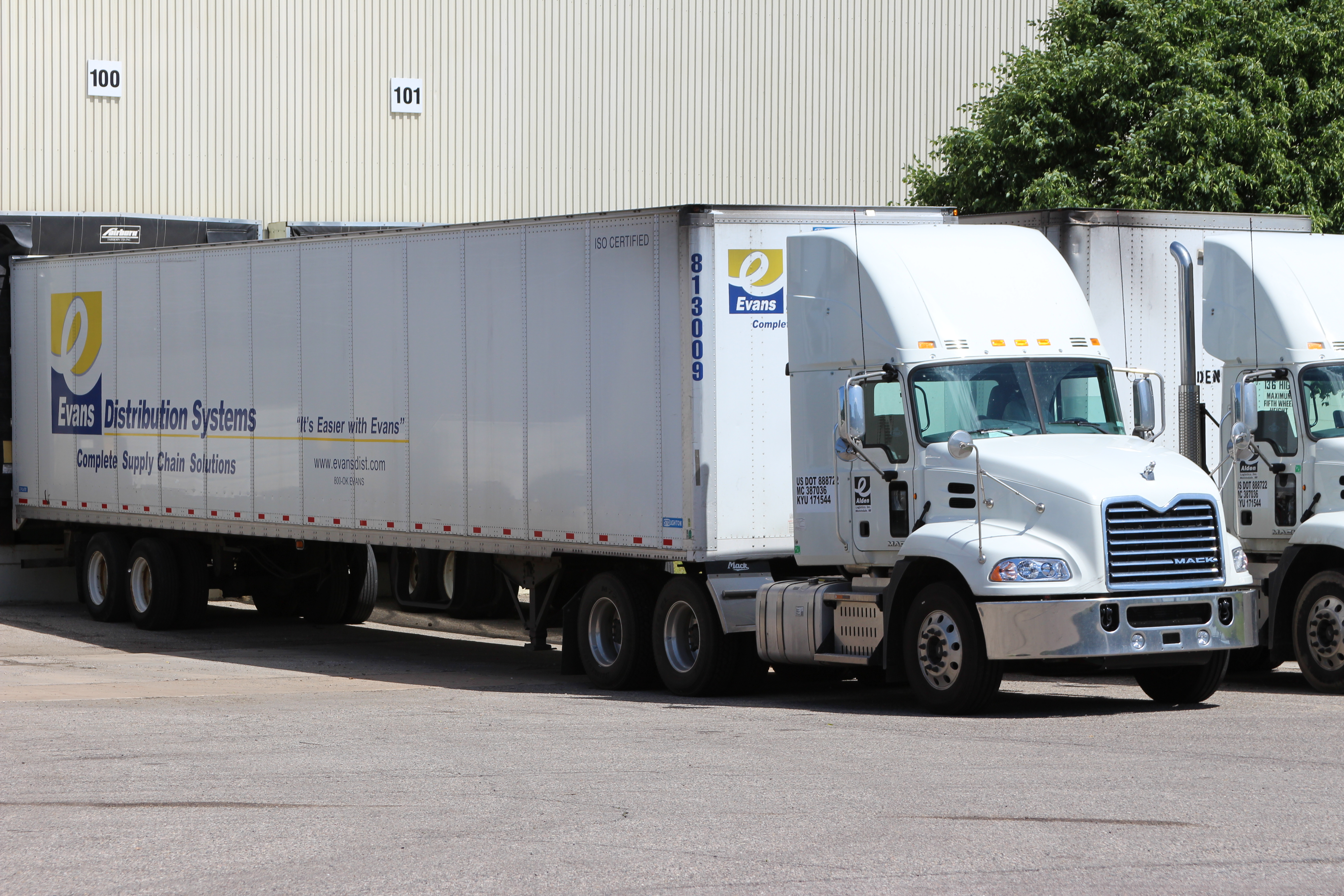 Evans Distribution Systems Named 2005 Carrier Of The Year By Schneider Logistics
